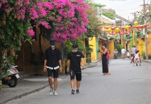 Hội An mở cửa đón khách miễn phí dịp lễ 30.4 Du khách bắt đầu đến Hội An tham quan sau khi hết cách ly xã hội /// ẢNH: MẠNH CƯỜNG