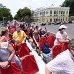 Du khách nước ngoài đang kẹt ở Việt Nam làm thủ tục gia hạn thế nào? Du khách nước ngoài đang kẹt ở Việt Nam làm thủ tục gia hạn thế nào? - Ảnh 1.