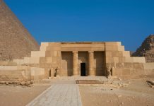 Khám phá lăng mộ 5.000 tuổi của Nữ hoàng Ai Cập qua du lịch trực tuyến Khám phá lăng mộ 5.000 tuổi của Nữ hoàng Ai Cập qua du lịch trực tuyến - Ảnh 1.