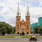 Du lịch Đông Nam Á suy sụp Covid-19 khiến lượng khách quốc tế vào Việt Nam trong tháng 3 và cả quý I/2020 giảm sâu nhất trong vòng 10 năm gần đây. Trong ảnh, đường phố TP HCM và điểm tham quan vắng vẻ ngày 31/3. Ảnh: Quỳnh Trần.