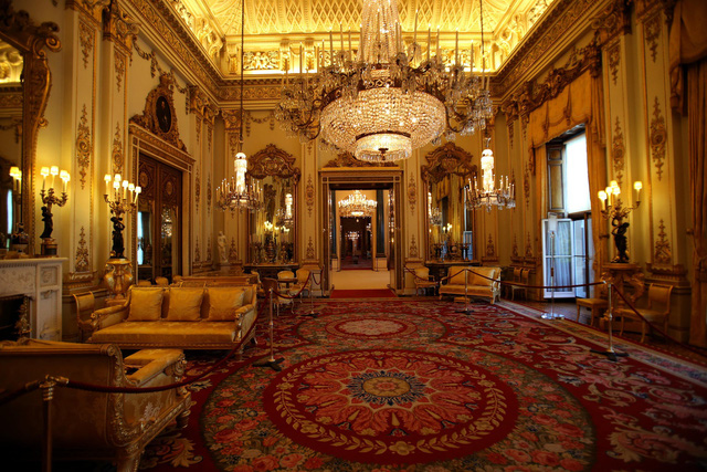 Choáng ngợp trước những căn phòng lộng lẫy trong Cung điện Hoàng gia Anh - Ảnh 2.