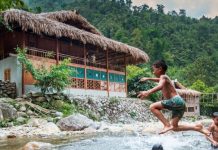 Báo Mỹ: Việt Nam chống dịch Covid-19 rất tốt, du lịch nội địa đang khôi phục Khu nghỉ dưỡng Topas Ecolodge ở Sapa đã mở cửa trở lại. /// Chụp màn hình CNN