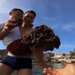 Bẻ san hô ở Hang Rái chụp ảnh, hướng dẫn viên du lịch tự do xin lỗi Hình ảnh mà H. khoe tắm biển, lặn, bẻ san hô trong khu vực Hang Rái bị dư luận phẫn nộ /// Ảnh cắt từ clip