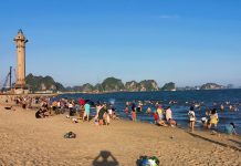 Quảng Ninh chỉ đón được vài nghìn lượt khách dịp lễ 30.4, thấp kỷ lục Biển Bãi Cháy trong dịp nghỉ lễ 30.4, 1.5 không còn cảnh du khách chen chúc như những năm trước /// Ảnh Lã Nghĩa Hiếu