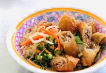 Vì sao miền Nam có tên gọi chả giò, miền Bắc gọi nem? Món bún chả giò rất thịnh hành ở Sài Gòn /// Giang Vũ