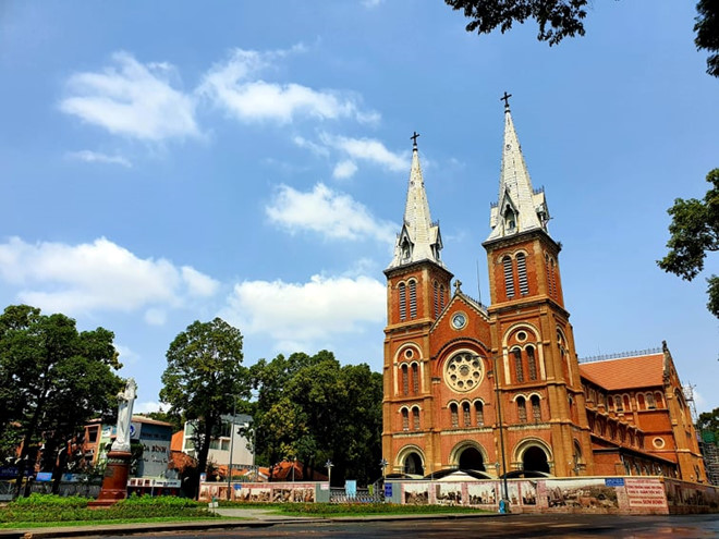 Báo Mỹ: Nhà thờ Đức Bà Sài Gòn, 1 trong 19 thánh đường đẹp nhất thế giới - ảnh 2
