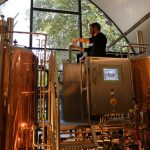 Pháp phải đổ 10 triệu lít bia xuống cống vì COVID-19 Pháp phải đổ 10 triệu lít bia xuống cống vì COVID-19 - Ảnh 1.