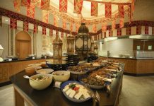 Dịch bệnh COVID-19 sẽ xóa sổ cách ăn buffet? Dịch bệnh COVID-19 sẽ xóa sổ cách ăn buffet? - Ảnh 1.