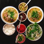 Độc lạ: Vì sao người ta ăn bún bò Huế với cơm nguội? Bún bò ăn với cơm là món ăn quen thuộc của nhiều người Huế