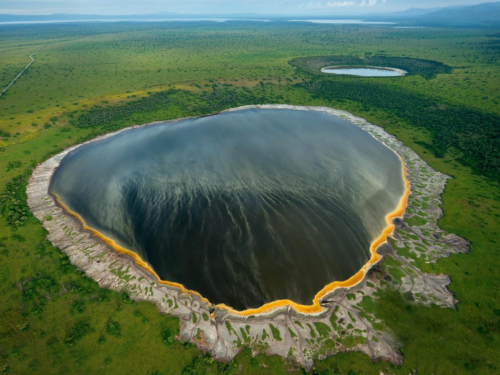 9 ho mieng nui lua dep nhat the gioi hinh anh 6 Crater_Lake_in_Albertine_Rift_Africa_remikable_adventures.jpg