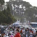 Hơn 76.000 lượt du khách đến Đà Lạt dịp lễ 30.4 Xe cộ chật kín Đà Lạt nhưng chủ yếu là xe cá nhân /// GIA BÌNH