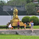 Lễ 30.4-1.5: Cả ngàn du khách tham quan miễn phí ở Huế, du lịch ‘hồi sinh’ Từ sáng sớm nhiều người đã vào đại nội Huế tham quan /// ĐÌNH TOÀN