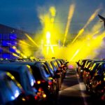 Ngồi ô tô xem concert, kiểu giải trí độc đáo mới thời COVID-19 Ngồi ô tô xem concert, kiểu giải trí độc đáo mới thời COVID-19 - Ảnh 1.