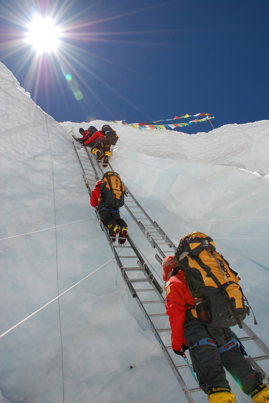 Người Việt Nam đầu tiên leo đỉnh Everest: Cuộc đời từ đó không còn sợ hãi - ảnh 4