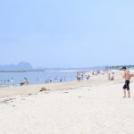 Biển Bãi Cháy vắng người hiếm có trong dịp nghỉ lễ 30.4 – 1.5 Biển Bãi Cháy thưa vắng hiếm có dịp nghỉ lễ 30.4 - 1.5 /// Ảnh Lã Nghĩa Hiếu