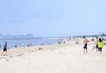 Biển Bãi Cháy vắng người hiếm có trong dịp nghỉ lễ 30.4 – 1.5 Biển Bãi Cháy thưa vắng hiếm có dịp nghỉ lễ 30.4 - 1.5 /// Ảnh Lã Nghĩa Hiếu