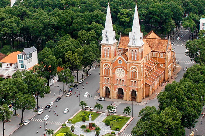 Báo Mỹ: Nhà thờ Đức Bà Sài Gòn, 1 trong 19 thánh đường đẹp nhất thế giới - ảnh 1