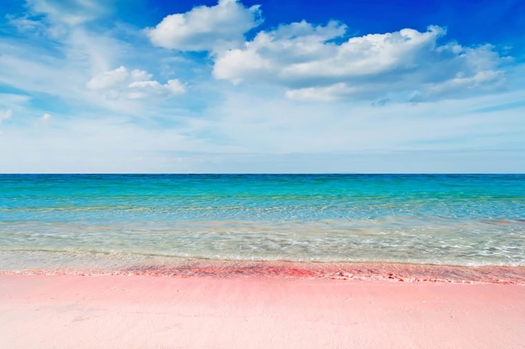 Những bãi biển màu hồng dành cho du khách ưa lãng mạn - 6