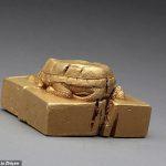 Tìm thấy ấn triện bằng vàng nguyên chất vô cùng quý hiếm, nặng gần 8kg Tìm thấy ấn triện bằng vàng nguyên chất vô cùng quý hiếm, nặng gần 8kg - 1