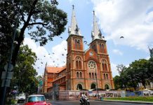 Hủy quy định ‘cấm’ du khách chia sẻ thông tin về dịch Covid-19 Nhiều khách nước ngoài có nguyện vọng ở lại Việt Nam trong dịch Covid-19 /// Ảnh Độc Lập