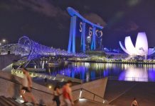 Singapore thắp sáng hơn 30 điểm du lịch nổi tiếng tri ân “những người hùng COVID-19” Singapore thắp sáng hơn 30 điểm du lịch nổi tiếng tri ân những người hùng COVID-19 - Ảnh 1.