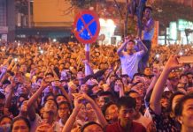 Hàng vạn du khách đổ về Sầm Sơn dự lễ hội carnival Hàng vạn du khách và người dân đổ về Sầm Sơn dự lễ hội carnival /// ẢNH MINH HẢI