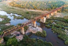 Khách sạn xa hoa nằm trên đường ray tàu hỏa Khach san xa xi anh 1