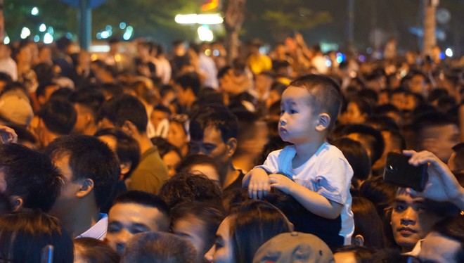 Hàng vạn du khách đổ về Sầm Sơn dự lễ hội carnival - ảnh 5