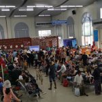 Du khách đổ xô đi Hạ Long trong ngày miễn phí cuối cùng của tháng 5 Cảng tàu khách quốc tế Tuần Châu đông nghịt khách du lịch chờ tham quan vịnh Hạ Long /// Ảnh Lã Nghĩa Hiếu