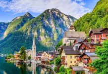 Mê mẩn lạc bước trong thị trấn được xem là đẹp nhất thế giới Mê mẩn lạc bước trong thị trấn được xem là đẹp nhất thế giới - Ảnh 1.