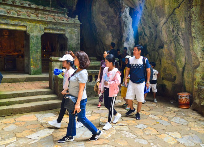 Du khách đổ xô đến Đà Nẵng dịp nhiều điểm du lịch miễn phí vé tham quan - ảnh 3