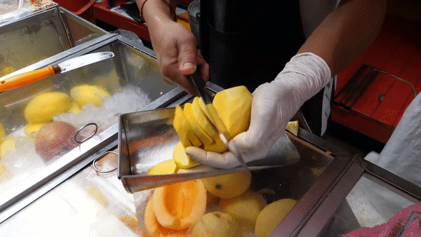 Màn cắt gọt hoa quả điêu luyện như ninja thu hút hơn 15 triệu lượt xem - 2