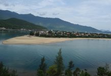 Dừng chân nơi non xanh nước biếc Lăng Cô Dừng chân nơi non xanh nước biếc Lăng Cô - Ảnh 1.