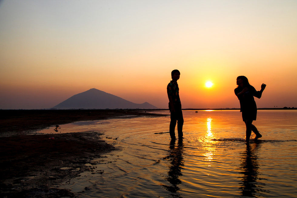Hồ Dầu Tiếng lớn nhất Đông Nam Á đột nhiên đẹp ngỡ ngàng ngay đầu hè - ảnh 10