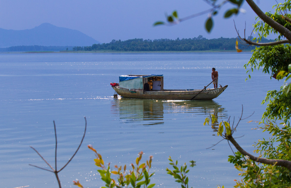 Hồ Dầu Tiếng lớn nhất Đông Nam Á đột nhiên đẹp ngỡ ngàng ngay đầu hè - ảnh 3