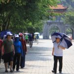 Tiếp tục tìm giải pháp phục hồi du lịch, dịch vụ hậu Covid-19 Tại các điểm tham quan, số lượng du khách vẫn còn khá vắng vẻ /// Ảnh: Vũ Phượng