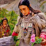 Cuộc sống của bộ lạc có tập tục hôn nhau thoải mái, trao đổi vợ tự do Kỳ lạ cuộc sống của bộ lạc có tập tục hôn nhau thoải mái, trao đổi vợ tự do - 1