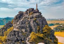 Ngắm lúa chín vàng từ đỉnh Hang Múa Ngắm lúa chín vàng từ đỉnh Hang Múa