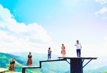 Check in đỉnh Pha Đin: Mê mẩn sắc hoa, lạc trôi giữa trời gió lộng Rong chơi trên đỉnh Pha Đin với ngàn hoa rực rỡ /// Ảnh: Việt Hoàng