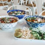 Phở Việt phủ khắp nước Mỹ: Sao phở Sài Gòn được Tây yêu thích? Tô phở ở Mỹ đậm chất Sài Gòn vì ăn kèm rau giá