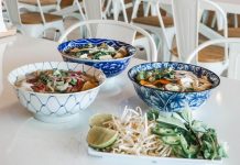 Phở Việt phủ khắp nước Mỹ: Sao phở Sài Gòn được Tây yêu thích? Tô phở ở Mỹ đậm chất Sài Gòn vì ăn kèm rau giá