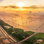 Đi chơi dịp cuối tuần: Những tour du lịch hấp dẫn gần Sài Gòn Nhà máy điện gió Bạc Liêu lớn nhất Việt Nam được nhiều bạn trẻ “check-in” tại miền Tây /// Ảnh: Vietravel