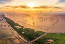 Đi chơi dịp cuối tuần: Những tour du lịch hấp dẫn gần Sài Gòn Nhà máy điện gió Bạc Liêu lớn nhất Việt Nam được nhiều bạn trẻ “check-in” tại miền Tây /// Ảnh: Vietravel