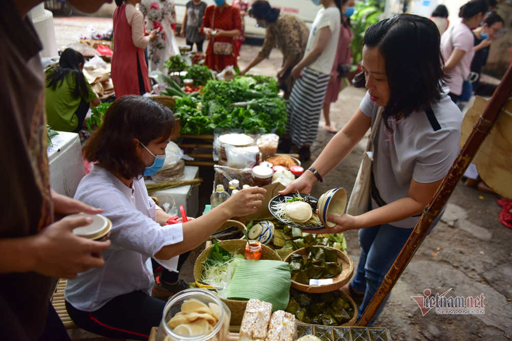 Chợ quê giữa phố Sài Gòn