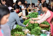 Chợ quê giữa phố Sài Gòn Chợ quê giữa phố Sài Gòn