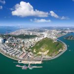 Đẹp mê mẩn con đường nghìn tỉ bên vịnh Hạ Long Tuyến đường bao biển Trần Quốc Nghiễn ôm trọn TP.Hạ Long /// Ảnh N.H