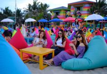 Nhà nhà ùn ùn du lịch hè: Quá đông, lắm phiền toái Nhà nhà ùn ùn du lịch hè: Quá đông, lắm phiền toái - Ảnh 1.