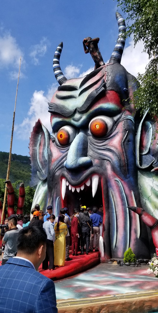 Khu du lịch Quỷ Núi ở Lâm Đồng gây tranh cãi vì nhiều tượng quái dị - ảnh 1