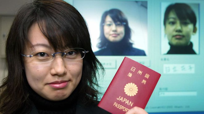 Hộ chiếu Việt Nam tăng hạng trên thế giới: Có phải vì chống dịch tốt? - ảnh 1