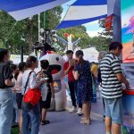 Người dân TP.HCM hào hứng đến công viên săn tour giá rẻ Người dân TP.HCM đến săn tour giá rẻ /// Ảnh: Hồng Hạnh